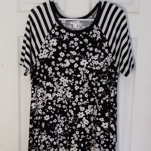 Black and white M Lularoe Carly